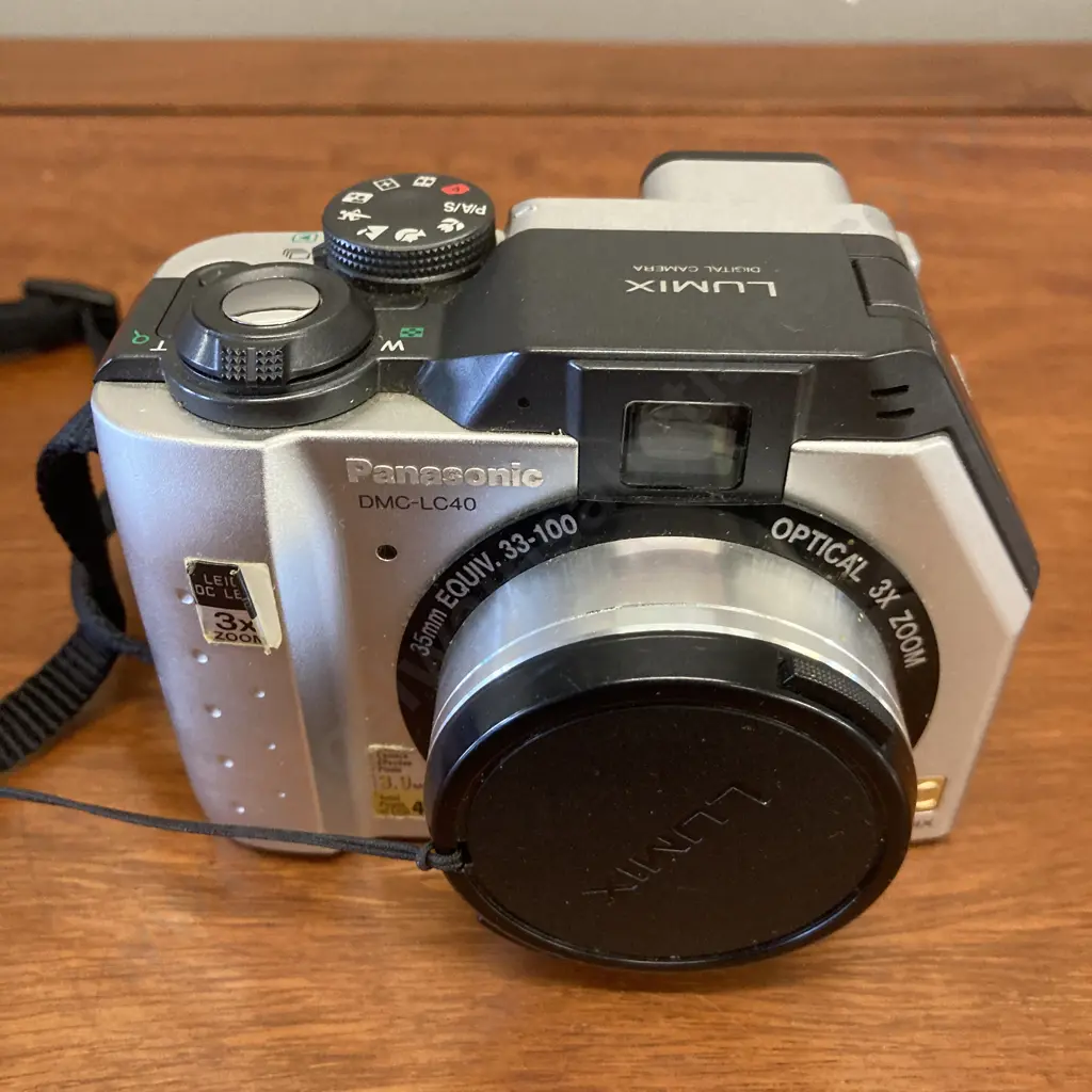 Panasonic LUMIX DMC-LC40 3.9MP Digital Camera 33-100 Leica Zoom, CD, Charger, LowePro Carry Bag Image 1++